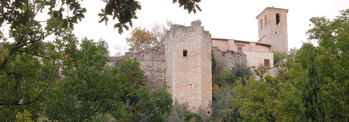 poreta chateau avec eglise lieu franciscain pelerinage spirituel chemin du sud e11