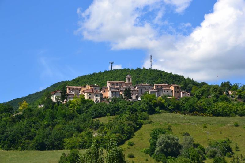 Titolo: Das kleine Dorf Castelvecchio di Preci
