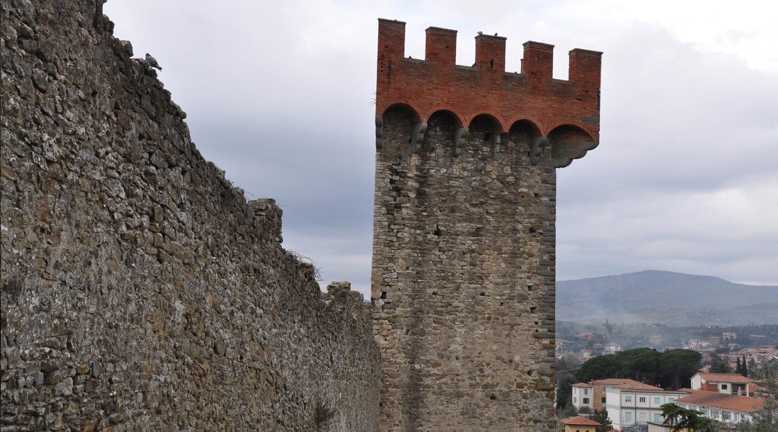 From the arrow slit of the Rocca, one can admire a striking glimpse of Lake Trasimeno.