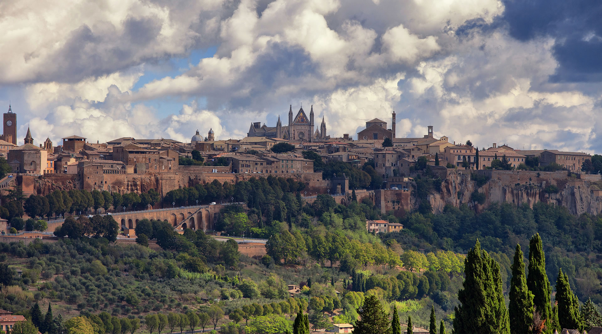 Panoramic view of the city of Orvieto with the Cathedral and medieval walls, set in the Umbrian hillside landscape.