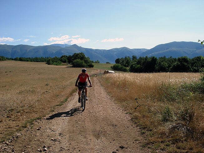 Cascia: through fields and woods in the hills of Santa Rita