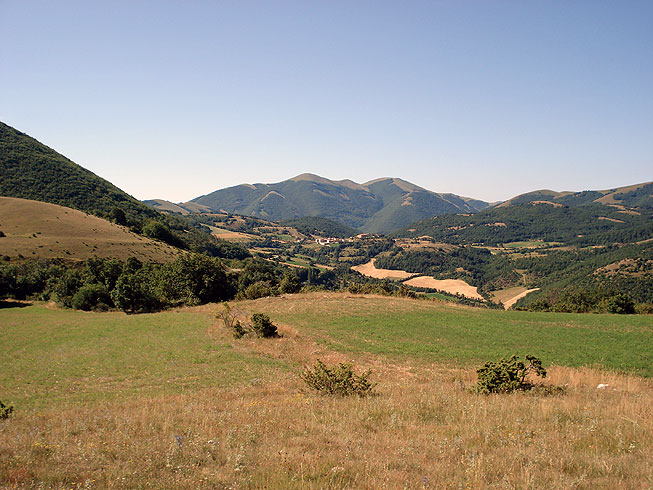 Cascia: through fields and woods in the hills of Santa Rita