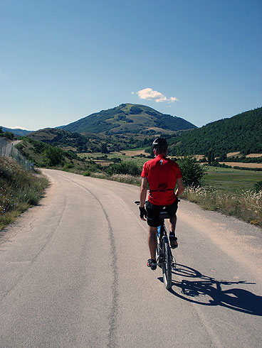 Cascia: through fields and woods in the hills of Santa Rita