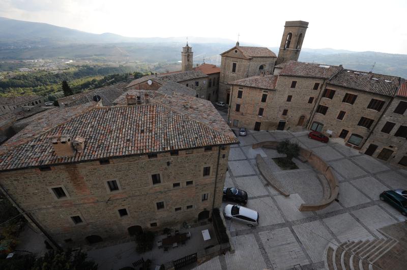 Titolo: Gualdo Cattaneo, the village of castles