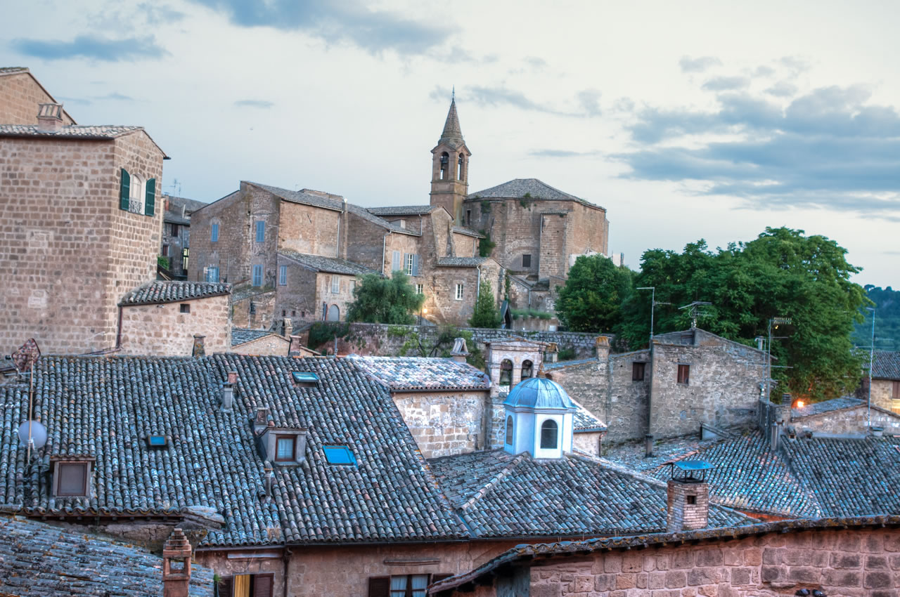 Titolo: A tour through the history and flavours of Orvieto, Todi and Terni