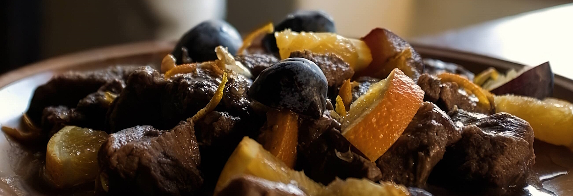 Chianina steaks with plums, orange, ginger and cinnamon by Rione Spada