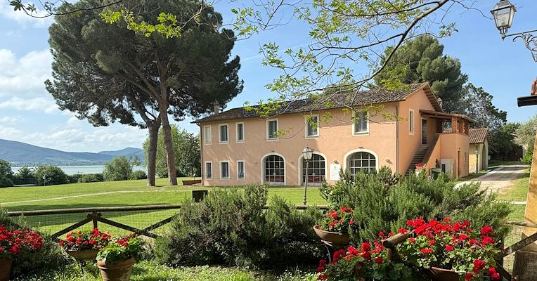 Felsen der Insel Polvese