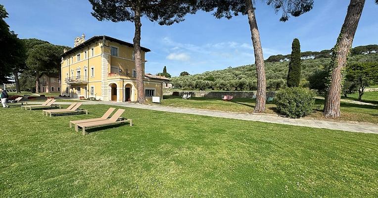 Felsen der Insel Polvese