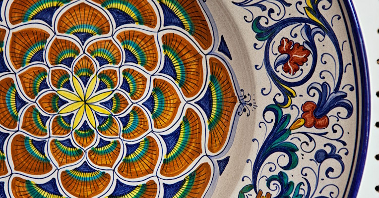 A detail of a Deruta ceramic with a typical floral decoration.