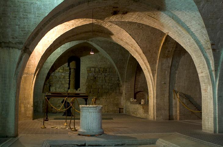 View of the interior of the Roman house in Spoleto, with the well mouth near the impluvium and the tablinium in the background