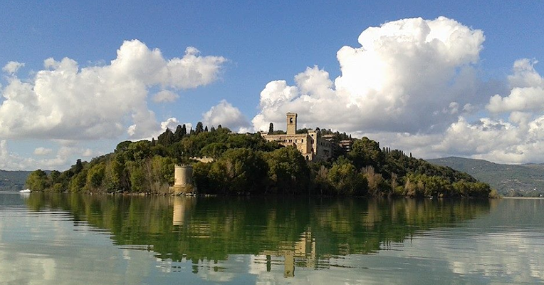 Titolo: A journey through nature, history and cuisine