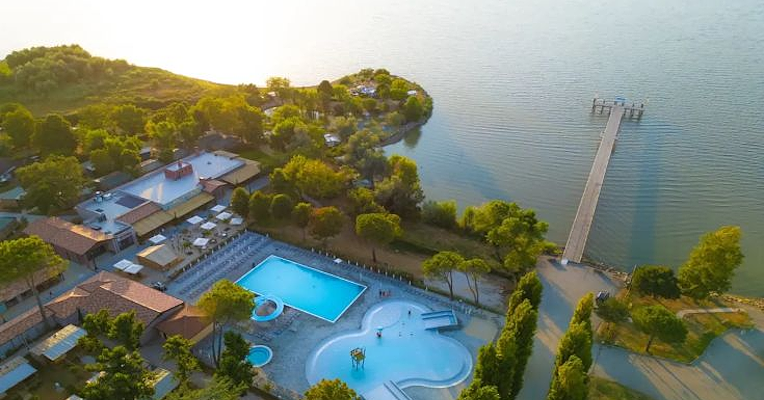 Titolo: Your retreat in the green heart of