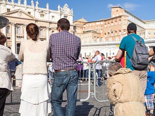 m pilgrims in prayer on track of francesco