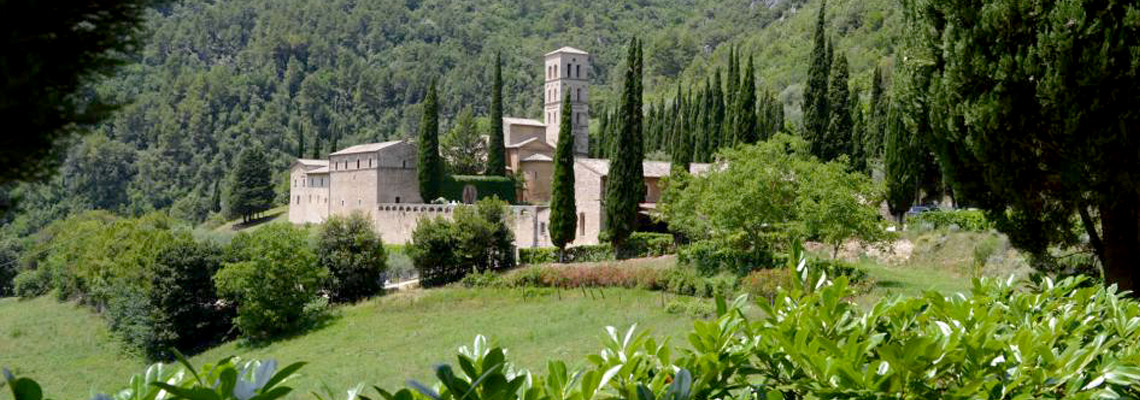 abbaye de san pietro in valle chemin de saint francois chemin du sud a pied e9